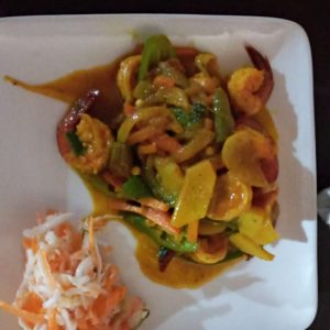 Curry shrimp with salad
