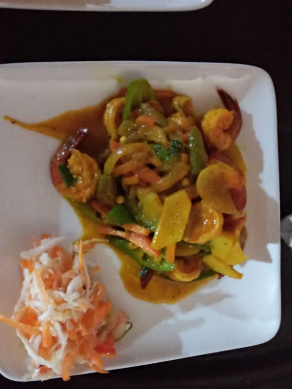 Curry shrimp with salad